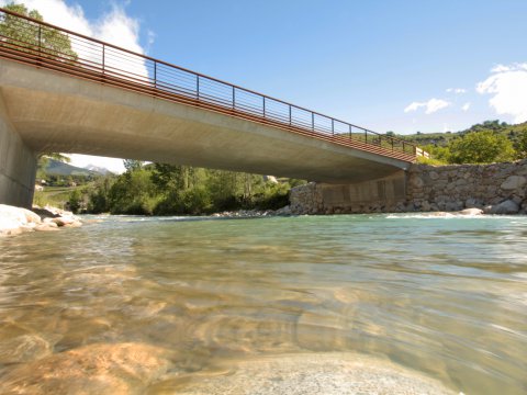 Expansion of the LS 33 Provincial Highway, construction of a new bridge