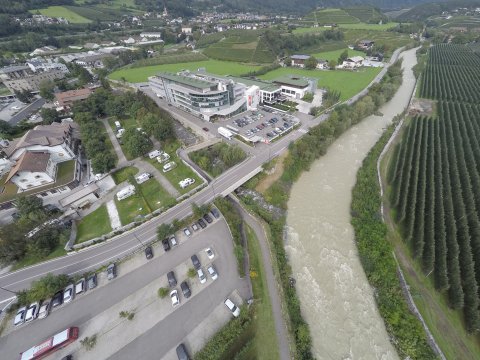 Expansion of the LS 33 Provincial Highway, construction of a new bridge