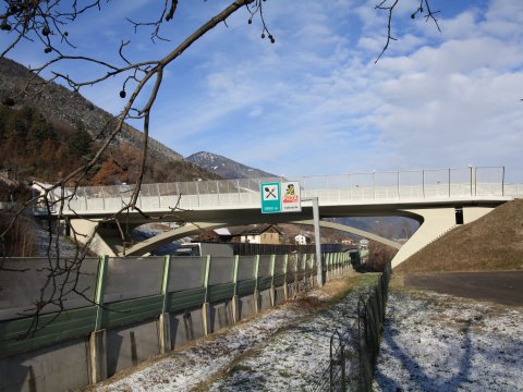 "Kinderdorf" highway overpass