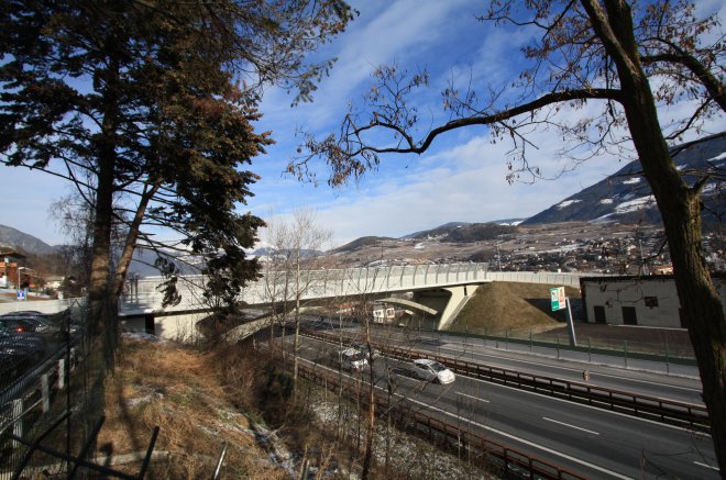 "Kinderdorf" highway overpass