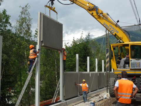 Installation of noise-protection walls along the Verona - Brenner railway at Maibad