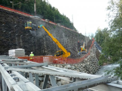 Installation of noise-protection walls along the Verona - Brenner railway at Maibad