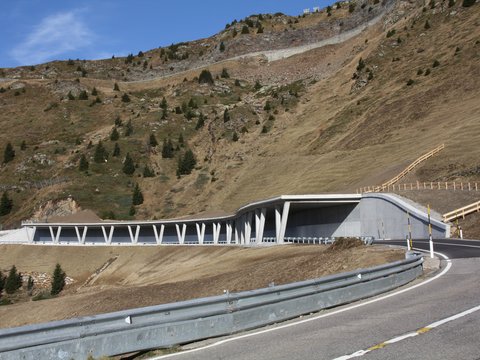 Avalanche protection gallery, Jaufen Pass / Passo Giovo Road