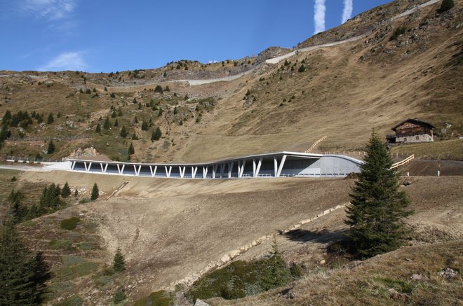 Galleria paravalanghe sulla strada del Passo Giovo