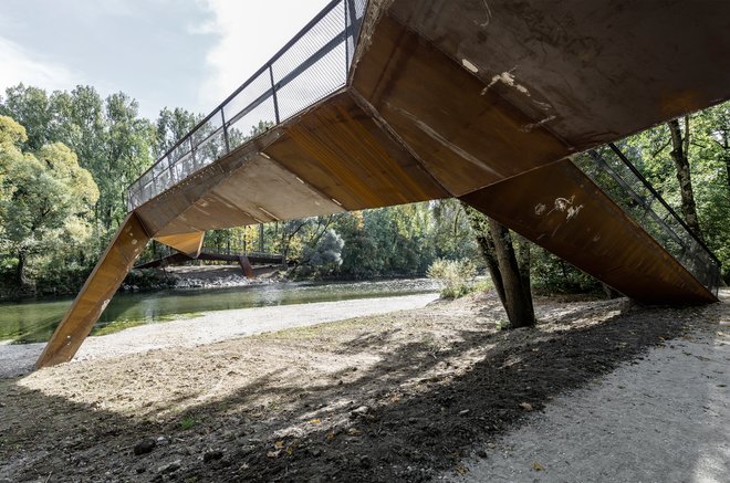 Pedestrian and bicycle path "Isarsteg Nord"