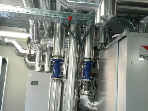 Experimental laboratory for testing innovative district heating and district cooling networks