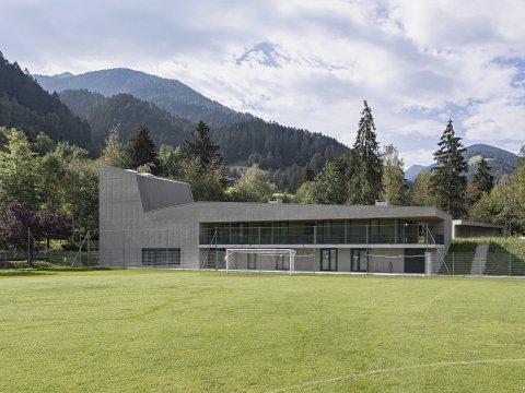 Recreation area  „Santenwaldele“: New construction of a sports building