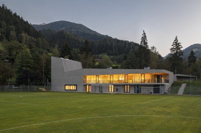 Recreation area  „Santenwaldele“: New construction of a sports building