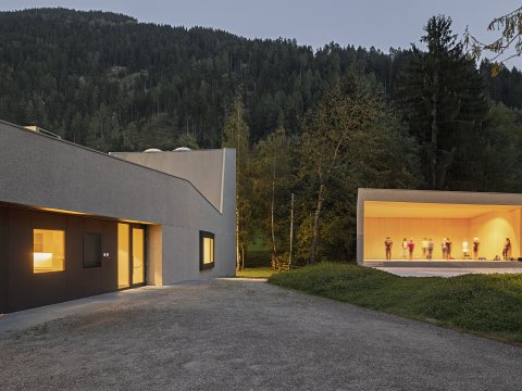 Recreation area  „Santenwaldele“: New construction of a sports building