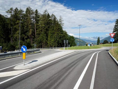 Construction of a round-about along the SS 12