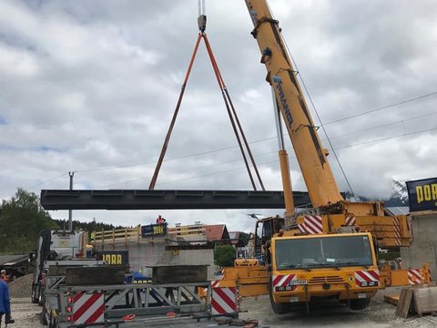 2 Stahlbeton-Fangedämme für den Neubau der EÜ