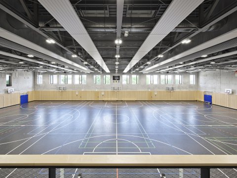 Nuova costruzione di una scuola elementare e media con palestra a tre campi